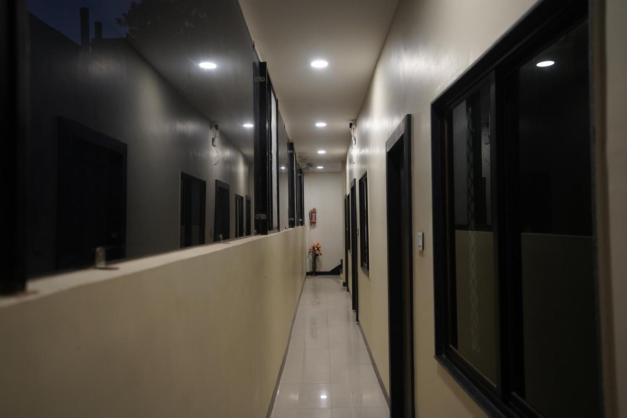 Hotel Dev Kripa Ujaim Exterior foto
