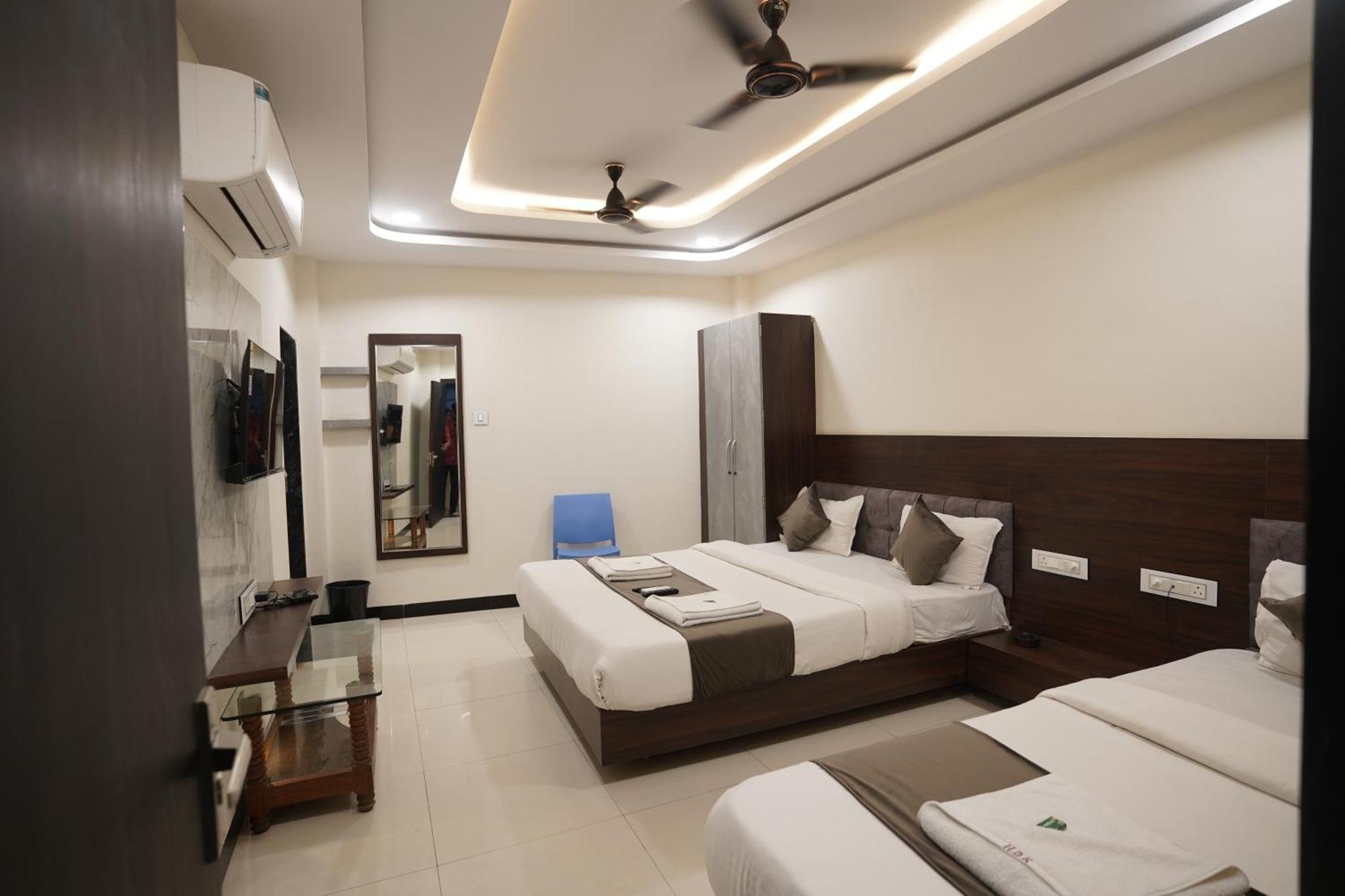 Hotel Dev Kripa Ujaim Exterior foto