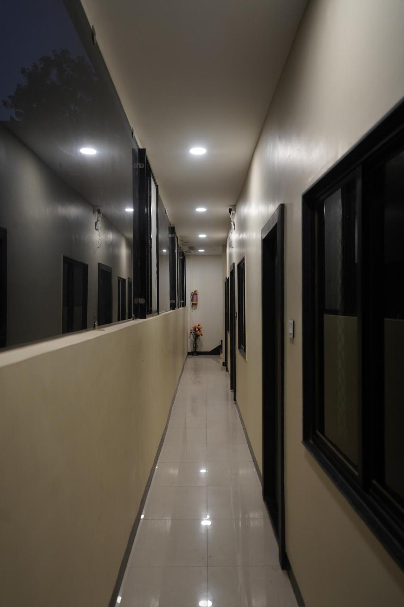 Hotel Dev Kripa Ujaim Exterior foto