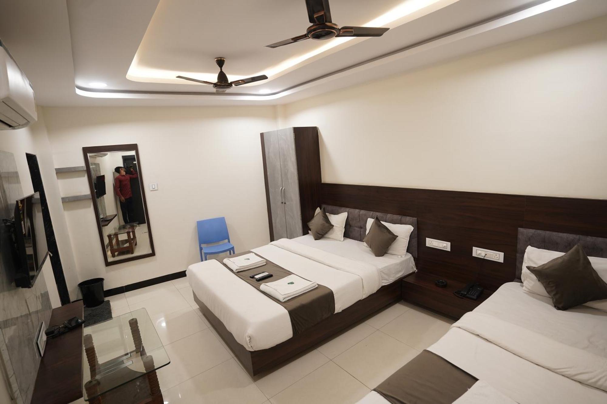 Hotel Dev Kripa Ujaim Exterior foto