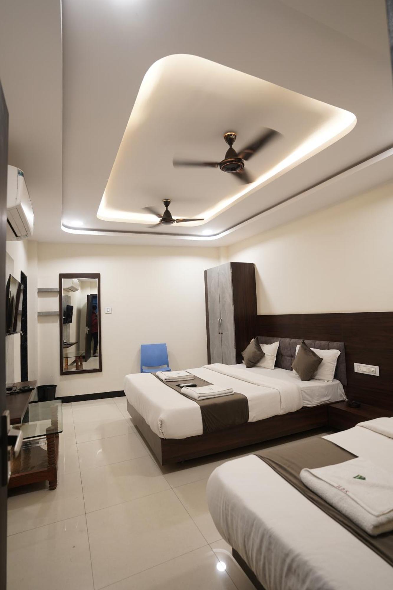 Hotel Dev Kripa Ujaim Exterior foto