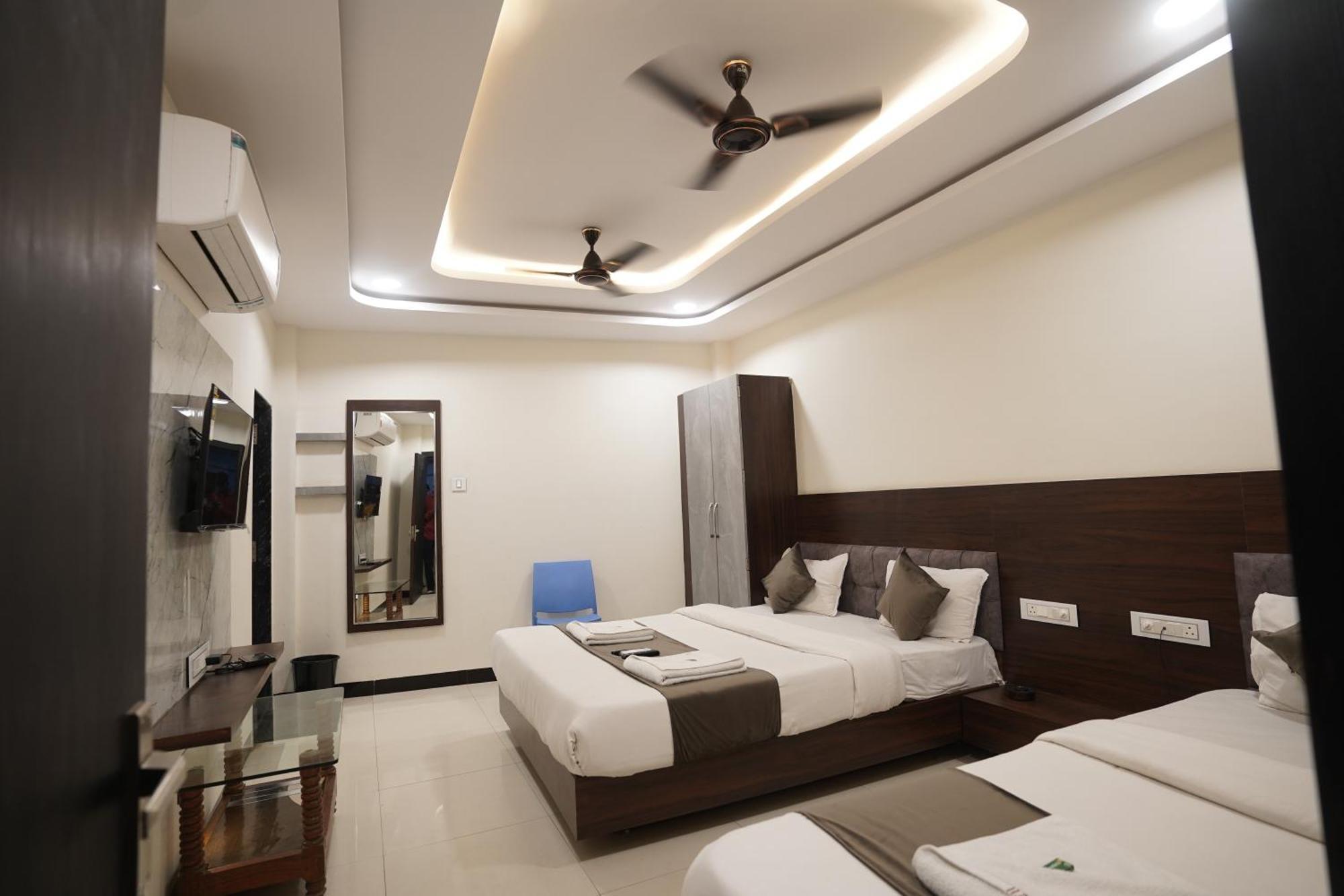Hotel Dev Kripa Ujaim Exterior foto