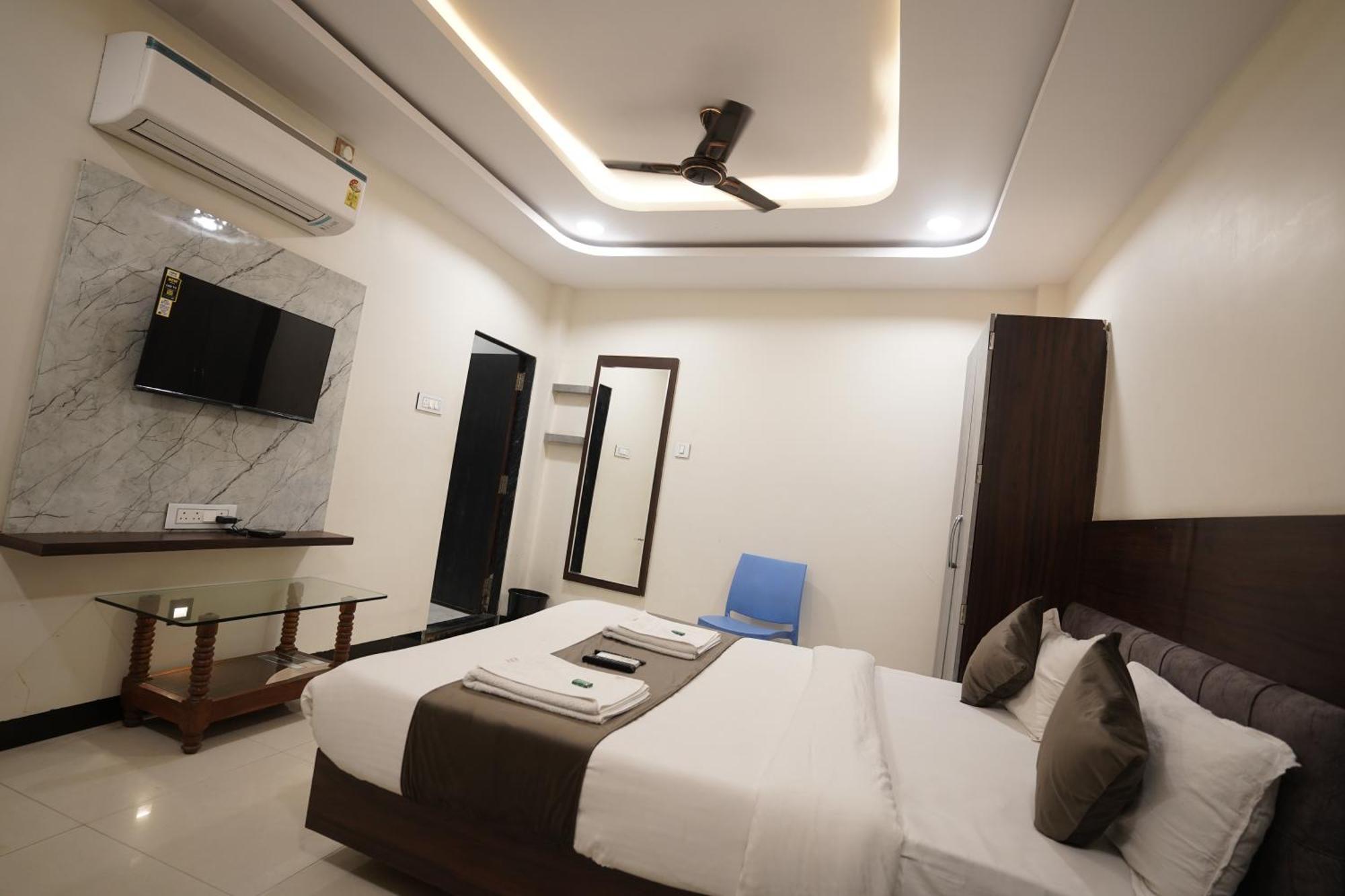Hotel Dev Kripa Ujaim Exterior foto