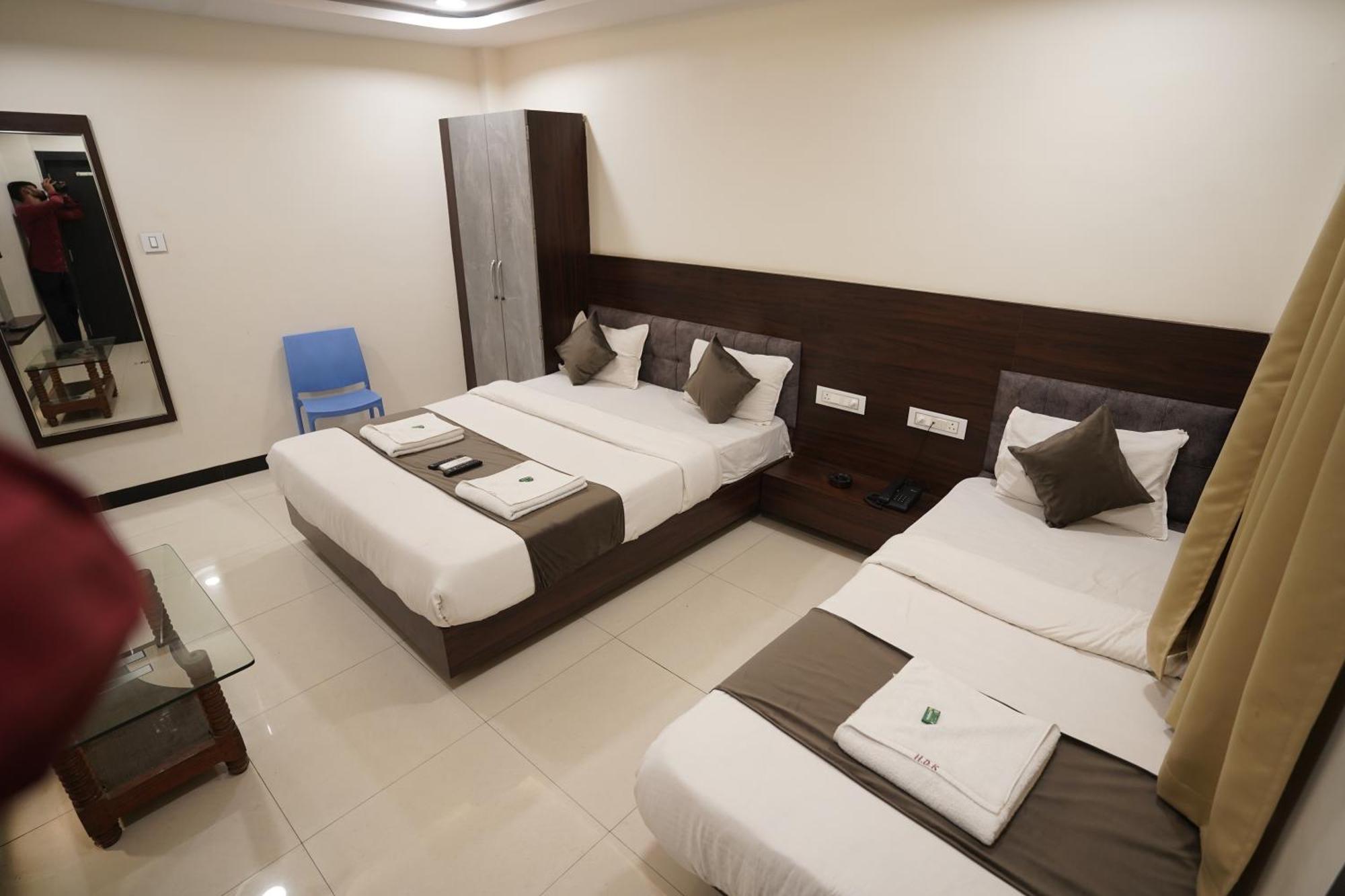 Hotel Dev Kripa Ujaim Exterior foto