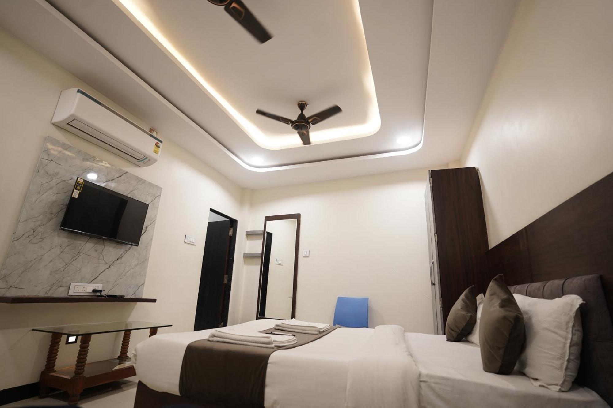 Hotel Dev Kripa Ujaim Exterior foto