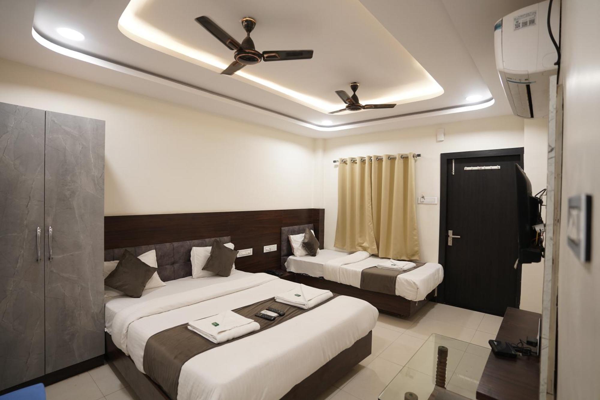 Hotel Dev Kripa Ujaim Exterior foto