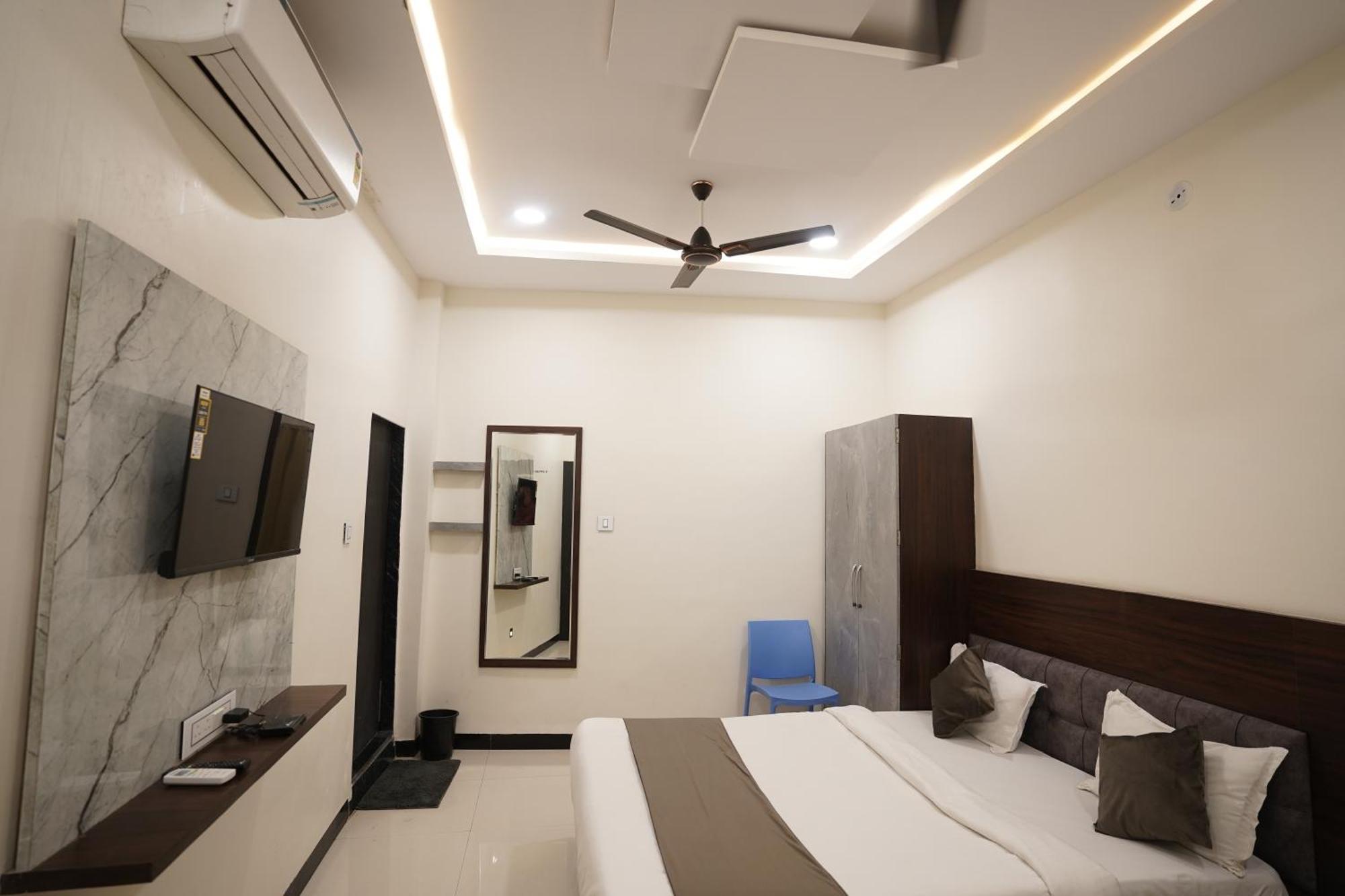 Hotel Dev Kripa Ujaim Exterior foto