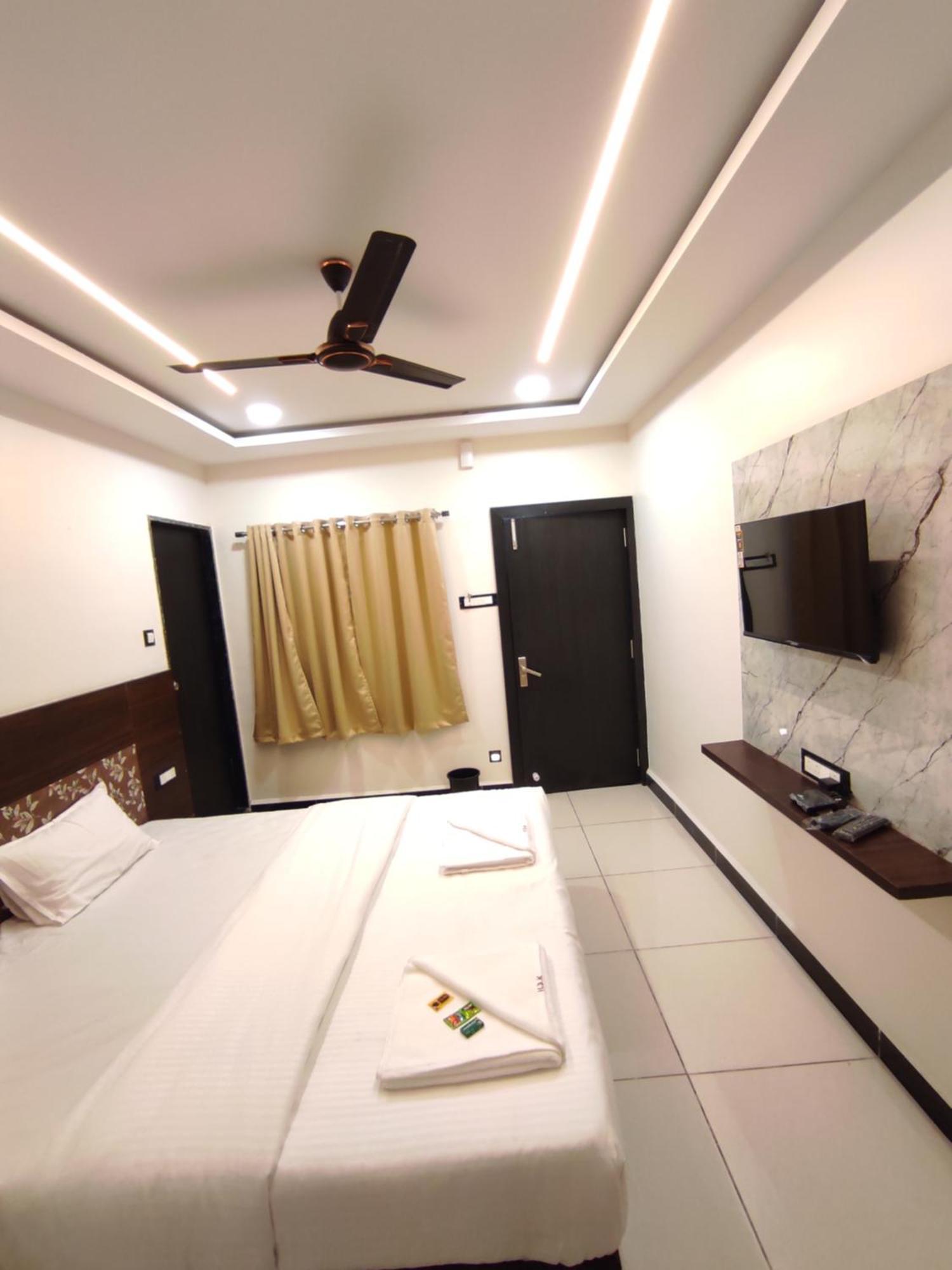 Hotel Dev Kripa Ujaim Exterior foto