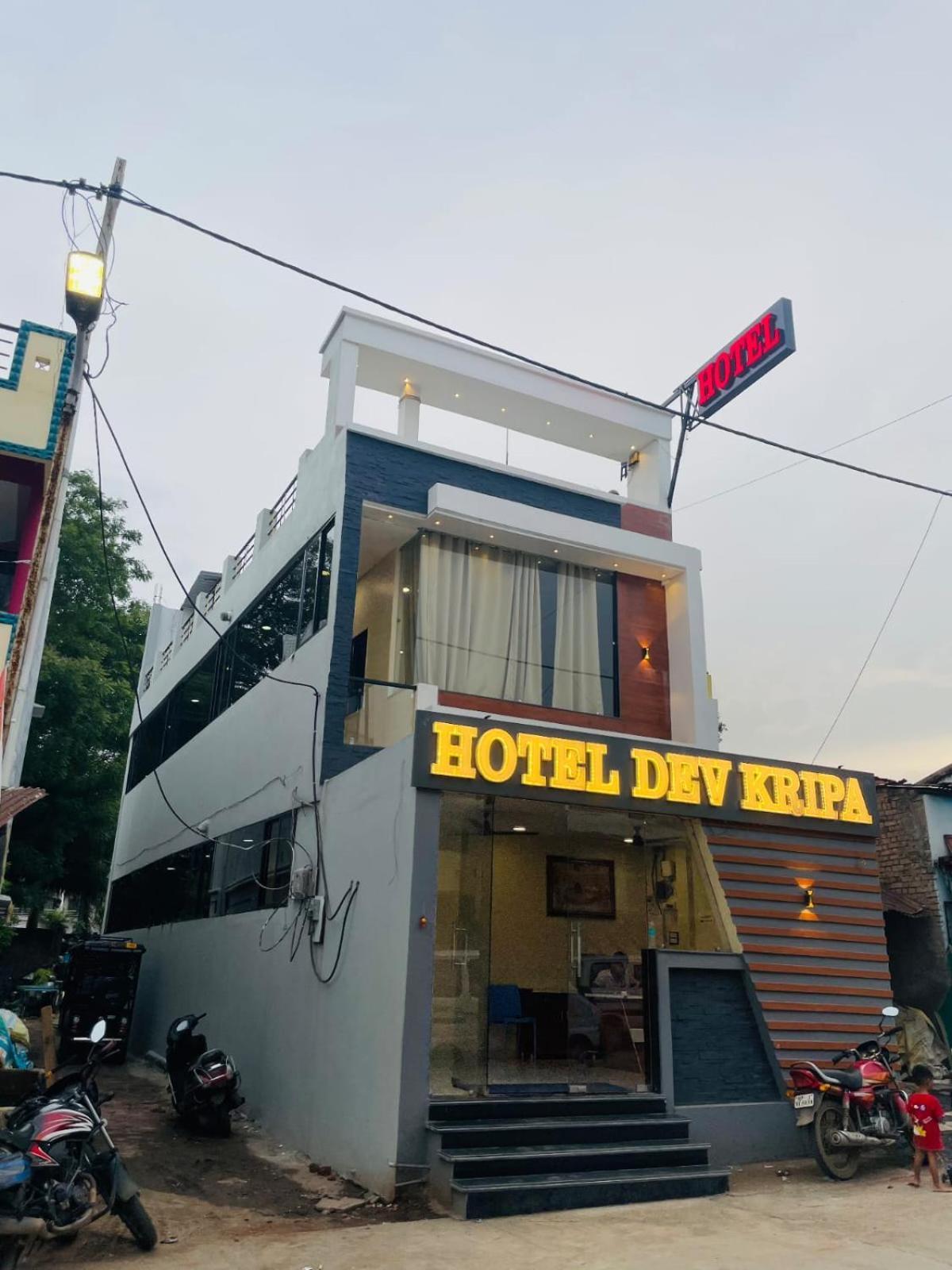 Hotel Dev Kripa Ujaim Exterior foto