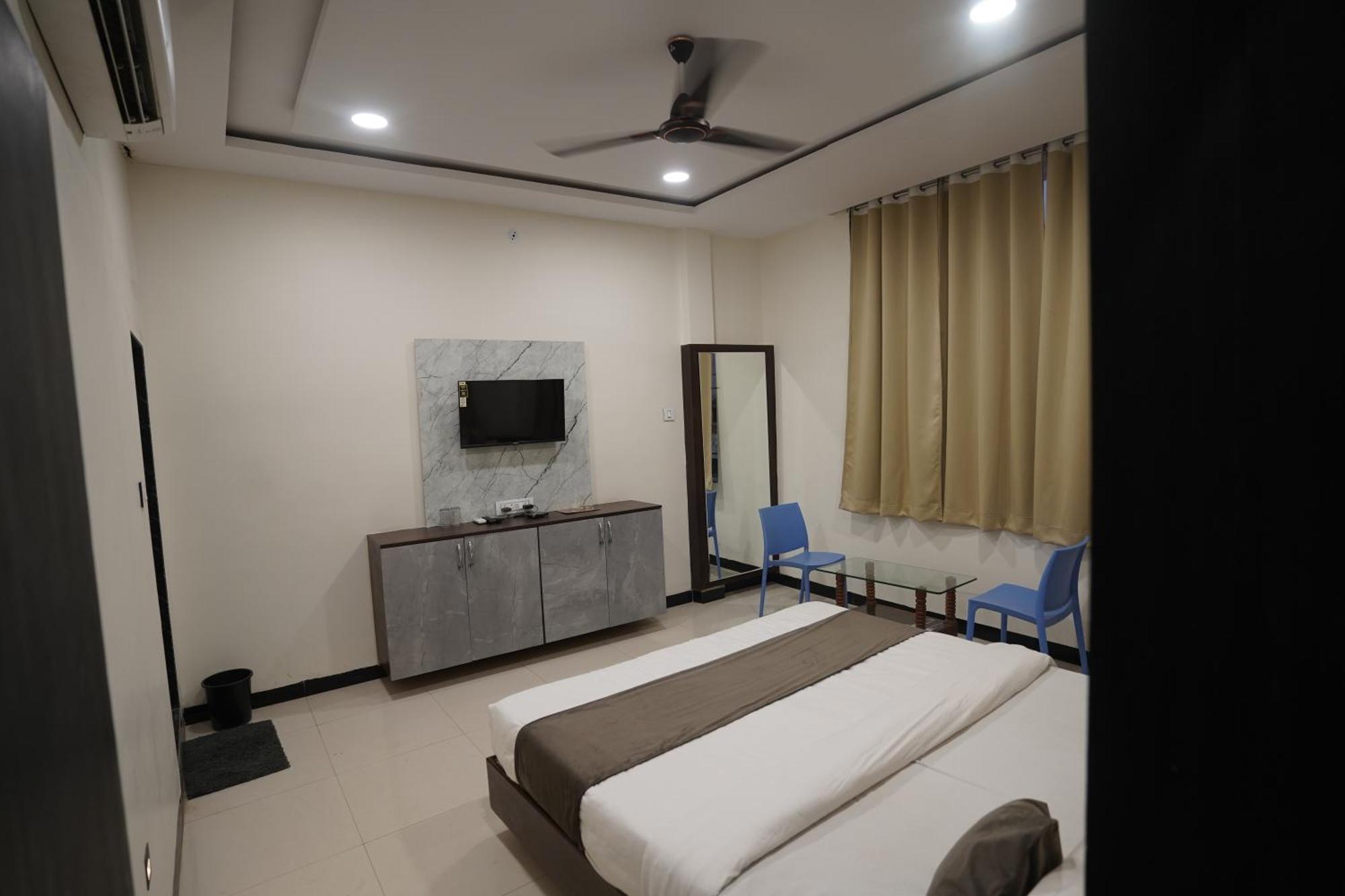 Hotel Dev Kripa Ujaim Exterior foto