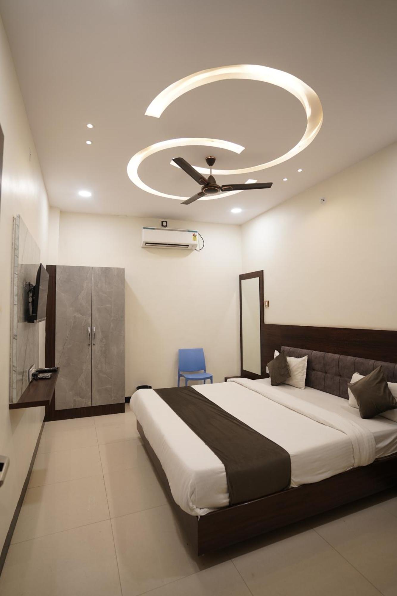 Hotel Dev Kripa Ujaim Exterior foto