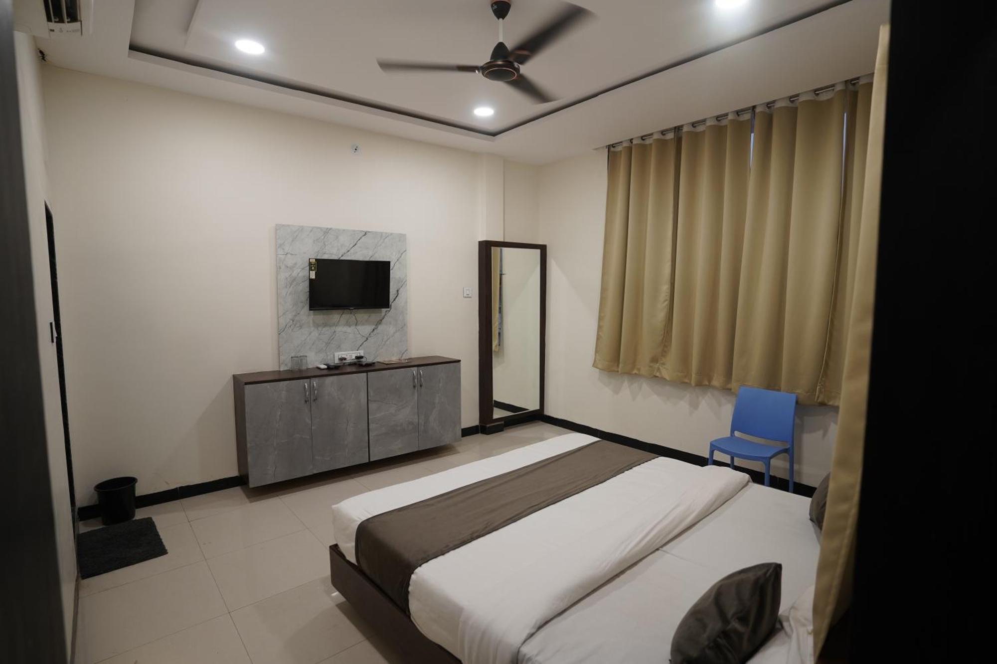 Hotel Dev Kripa Ujaim Exterior foto