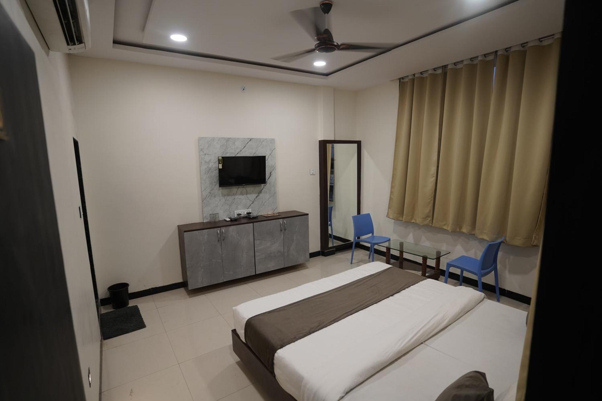 Hotel Dev Kripa Ujaim Exterior foto